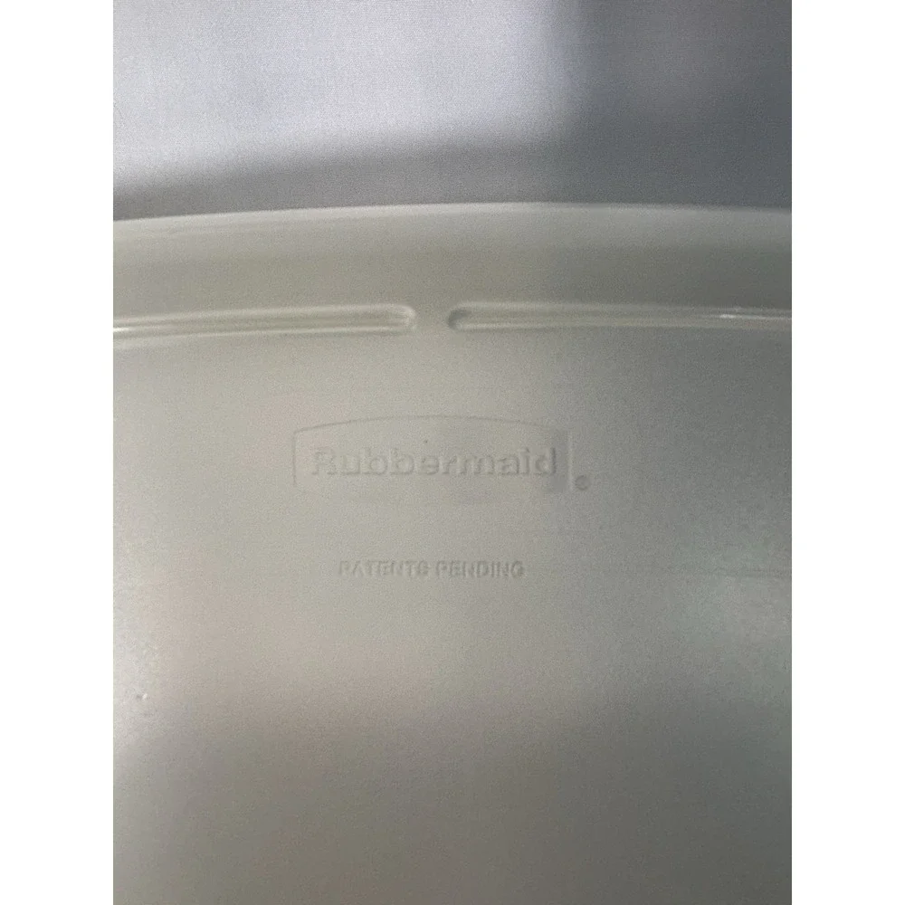 VTG Rubbermaid 2.4 GAL Food Storage Container Clear Snap‎ Lid 